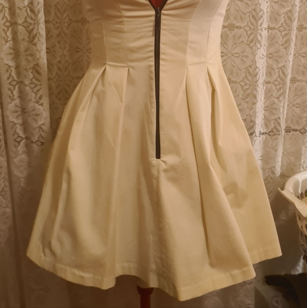 White Cue dress size 10 (again) only wore 1-2 time - Picture 5 of 6